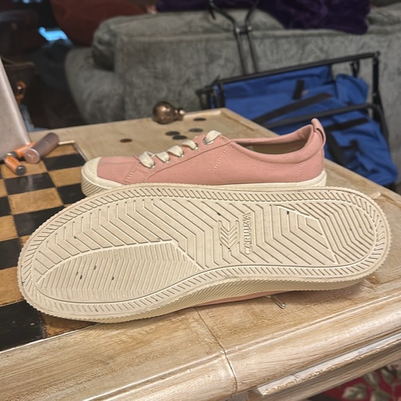 Cariuma shoes - Picture 3 of 5
